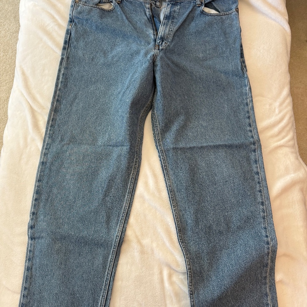 Calvin Klein Easy Fit Blue Jean, 38" w x 32 " L